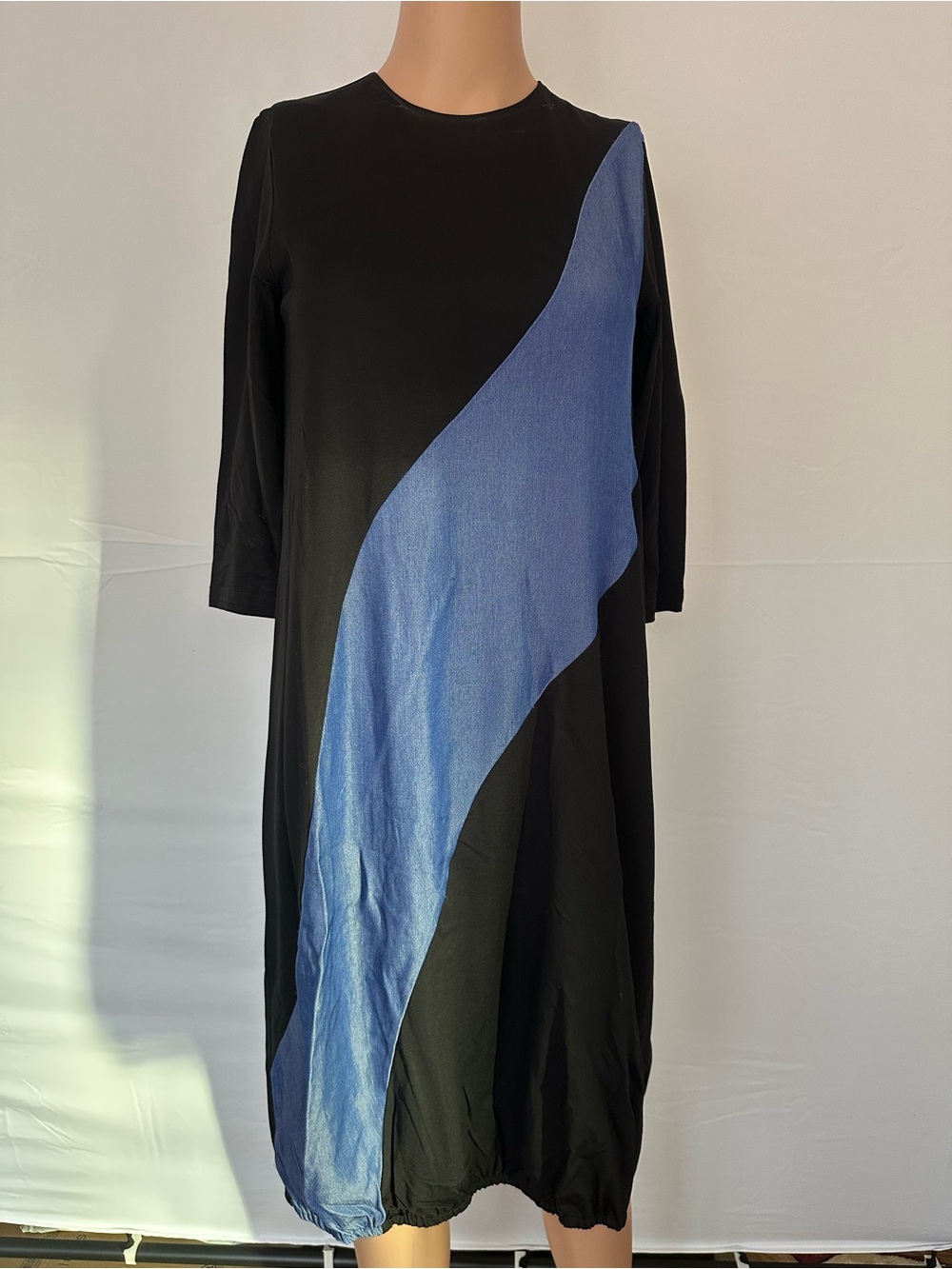 Black & Blue Wave-Panel Women’s Dress